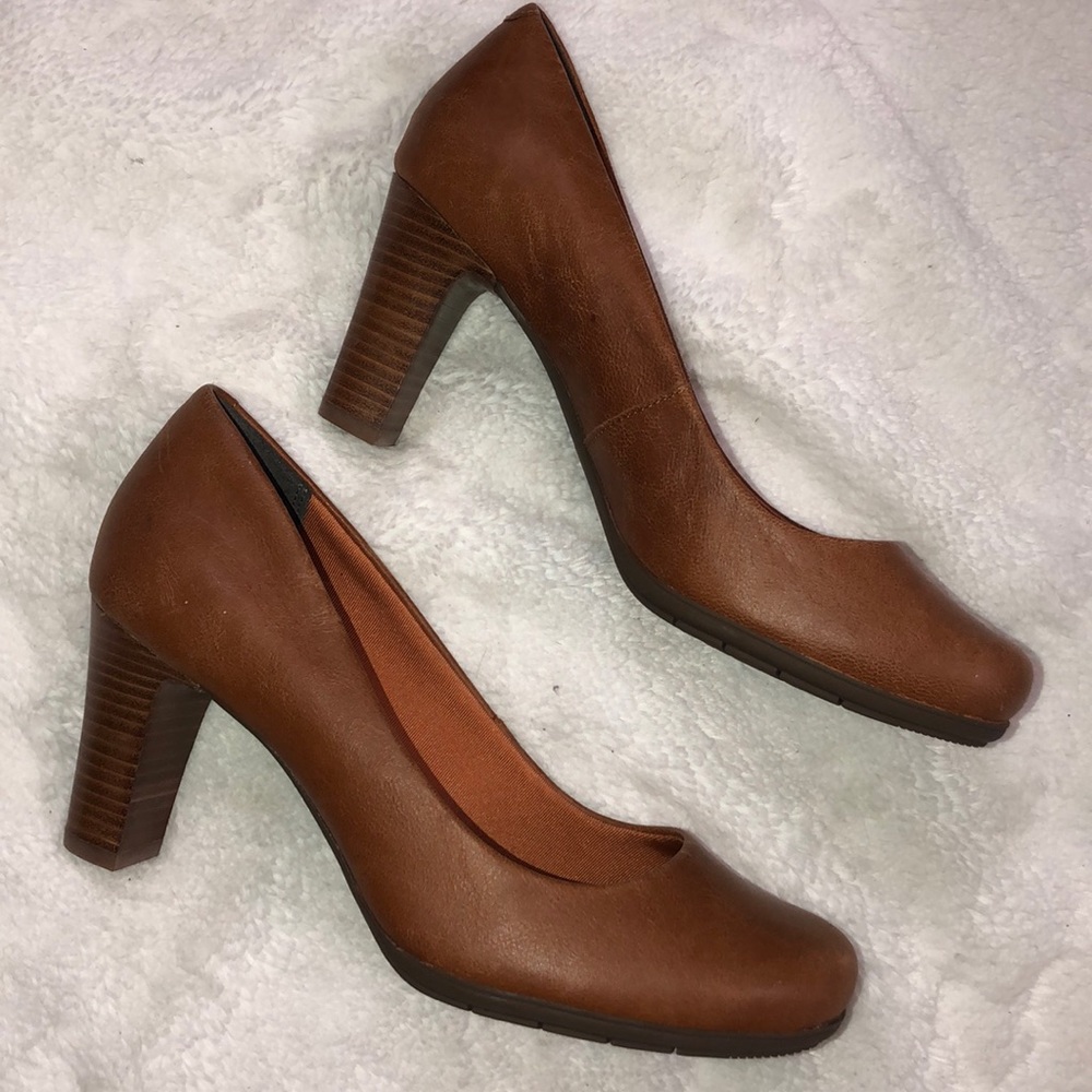 NWOT! Comfy! ROCKPORT TotalMotion Brown Pump!